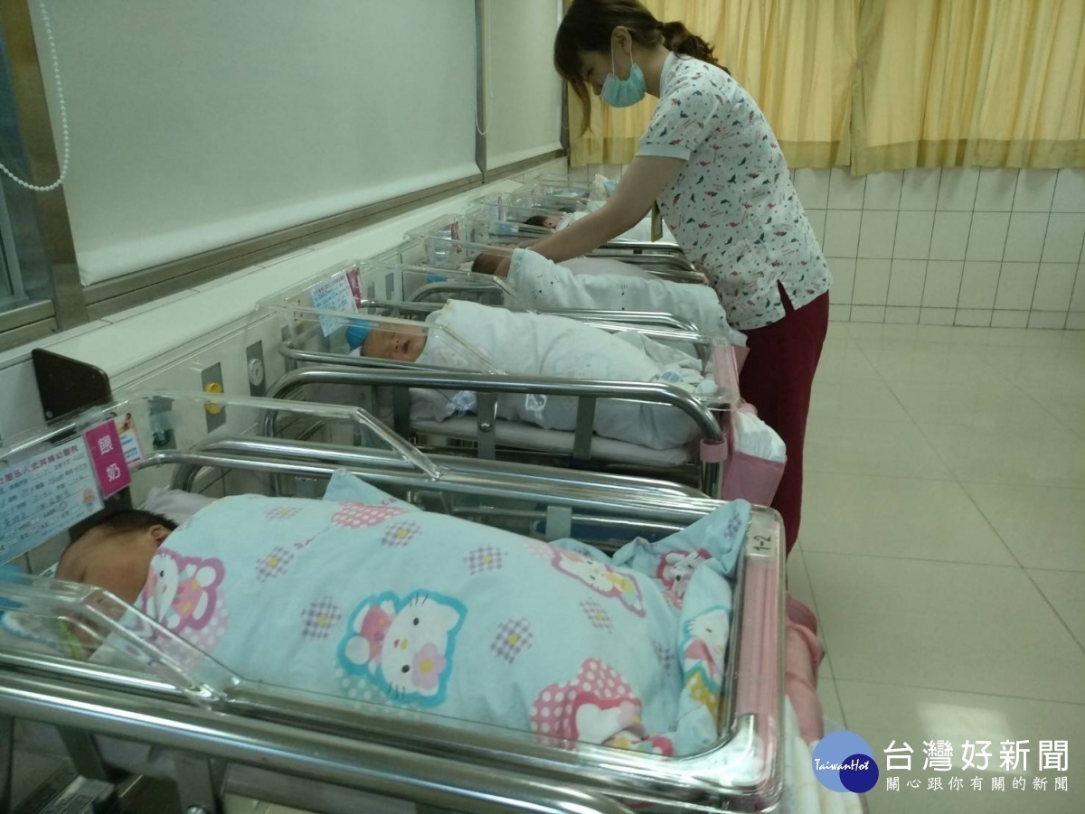 中壢區宏其婦幼醫院，國慶日共有9位國慶寶寶誕生，男寶寶5位、女寶寶4位。