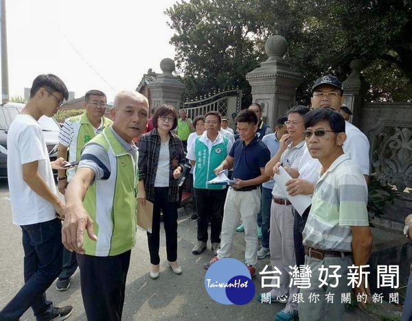 蔡岳儒議員陪同立委蘇治芬、水林鄉長候選人許山埜及相關單位勘察雲146鄉道及縣道164線路面改善。(記者陳昭宗翻攝)