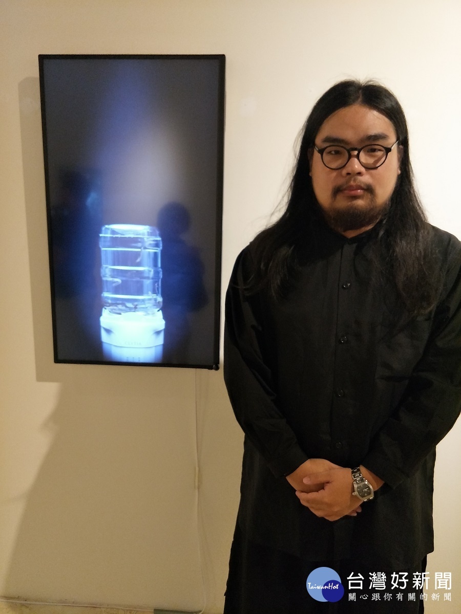 「磺溪奬」數位藝術類由戴宏霖作品《螔蝓》。圖/記者鄧富珍攝