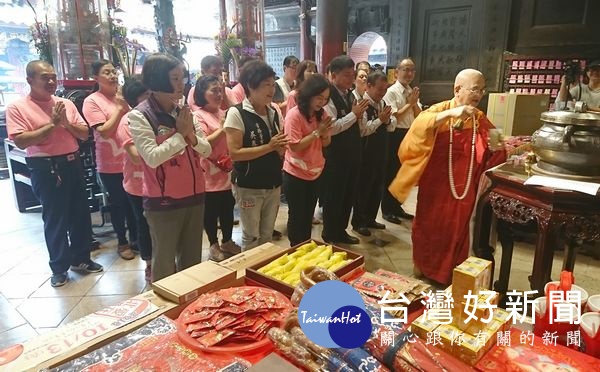 北港媽祖文化推廣工作隊為了弘揚媽祖慈悲濟世精神，舉辦「媽祖心、熱血情」捐血活動，捐血者不僅可以熱血救人，還能獲得多項限量文創結緣品，預計將掀起捐血熱潮。（記者陳昭宗拍攝）