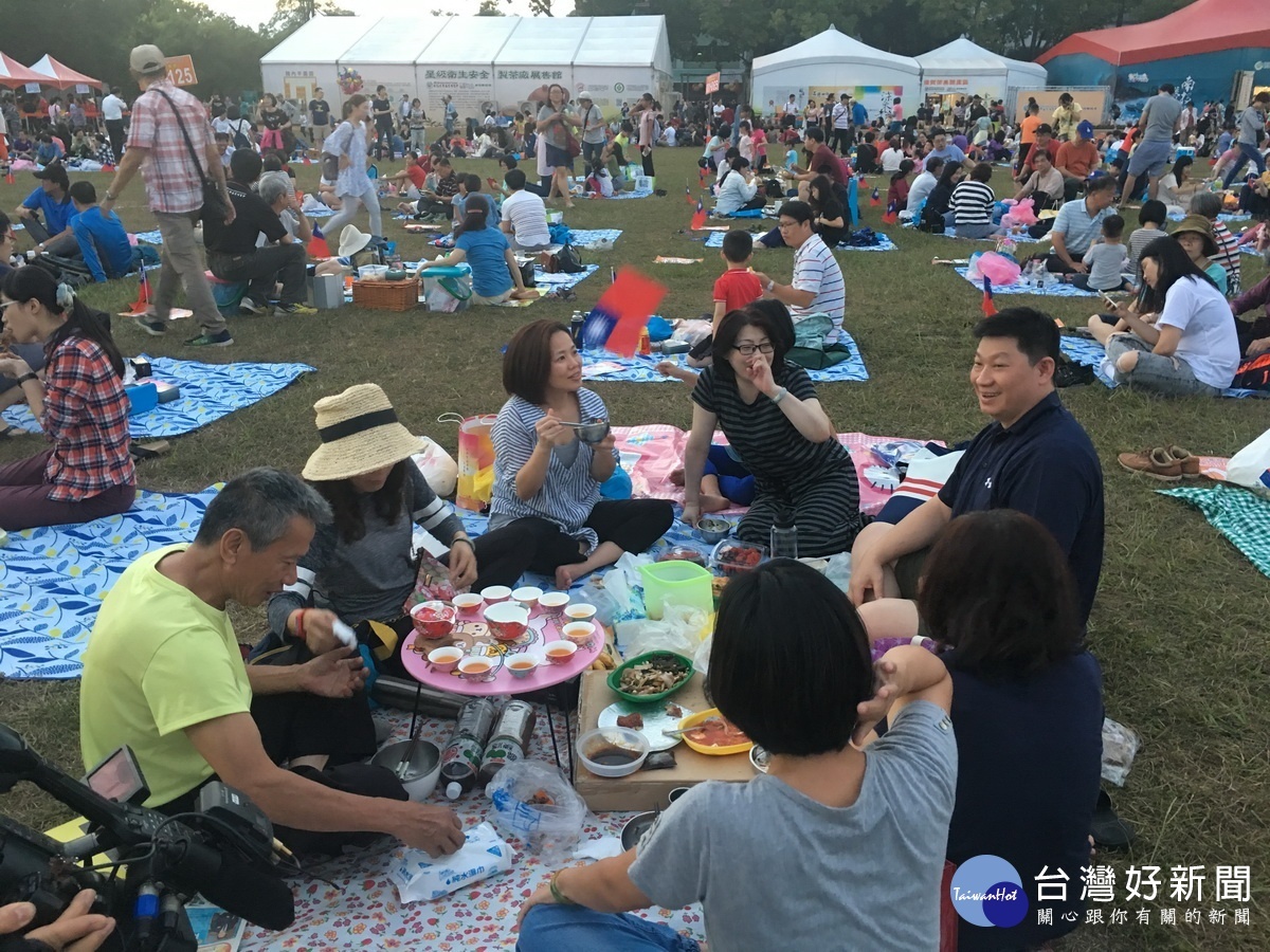 親朋好友或不認識的人都可以揪團參與。(記者扶小萍攝)