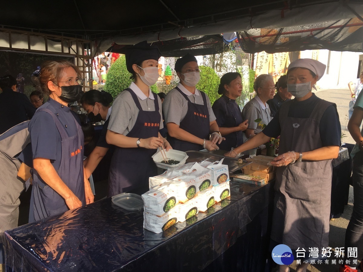 慈濟香積米是因應天災救難研發出來的。(記者扶小萍攝)
