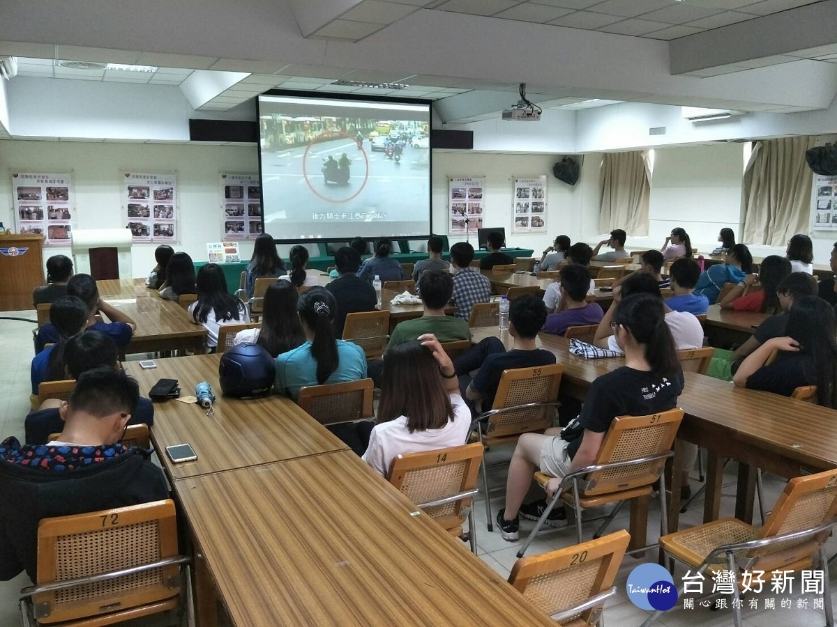 彰化監理展開放假日機車考照。圖/彰化監理站提供