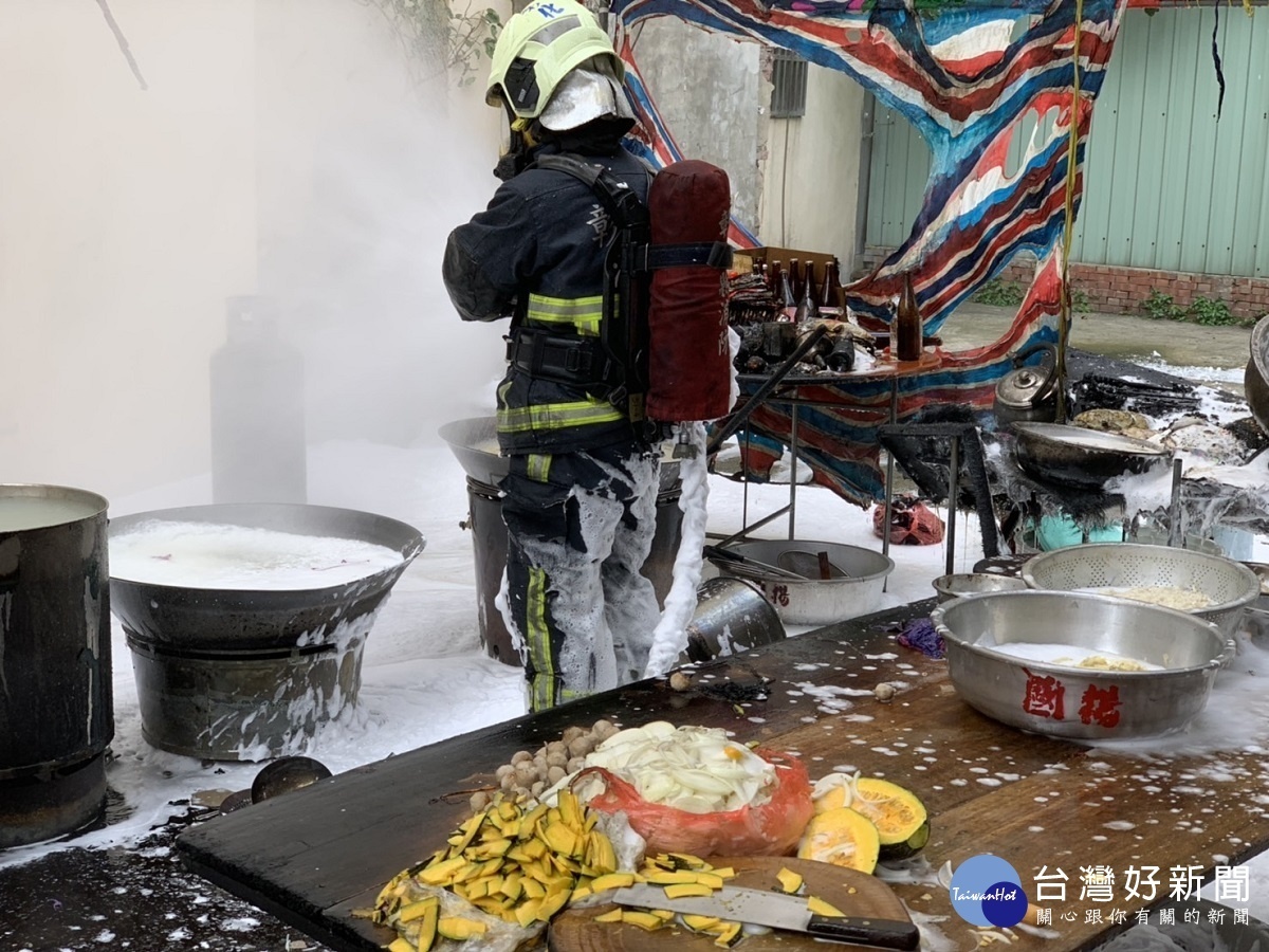 寺廟聘外燴煮平安餐 一陣怪風吹倒瓦斯桶30桌食材全「泡湯」