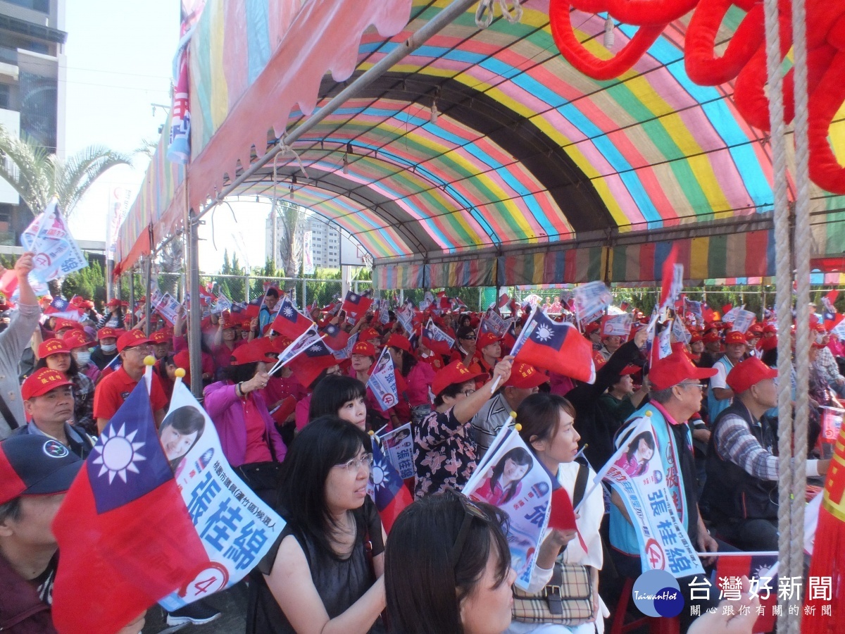 現場上千位民眾坐滿棚內座位，展現出大竹大團結。（圖/林鵬程攝）