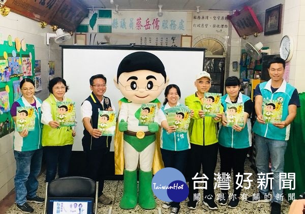 縣議員蔡岳儒及分身「有心超人」,將到達每個學區關心學子,懇請鄉親支持他繼續「顧孩子、顧未來、顧教育」。