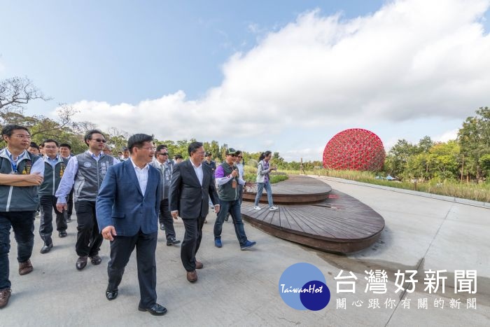 桃園市長鄭文燦前往台中花博后里森林園區,出席「2018新興城市座談會—傾聽花開.雙城共好」
