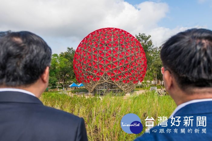 桃園市長鄭文燦前往台中花博后里森林園區,出席「2018新興城市座談會—傾聽花開.雙城共好」