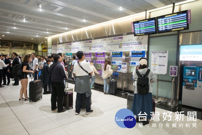 桃園機場捷運「春運」延時服務，堅守崗位陪您過好年。