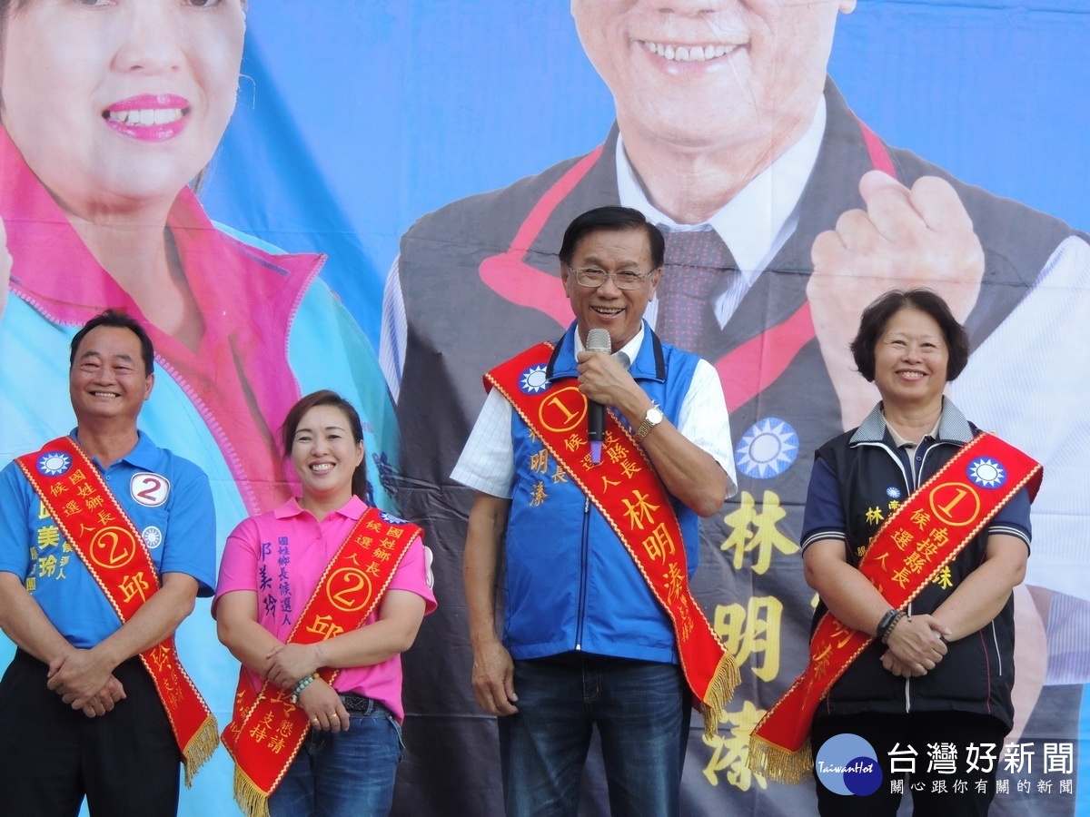 林明溱說忙到夫人都怨嘆，台上台下笑成一團。（總部提供）