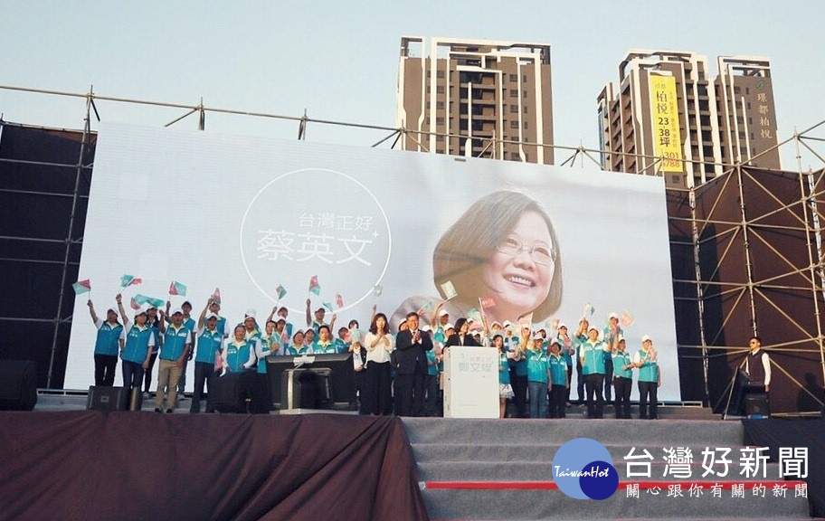 桃園市長鄭文燦北桃園競選總部在桃園區成立