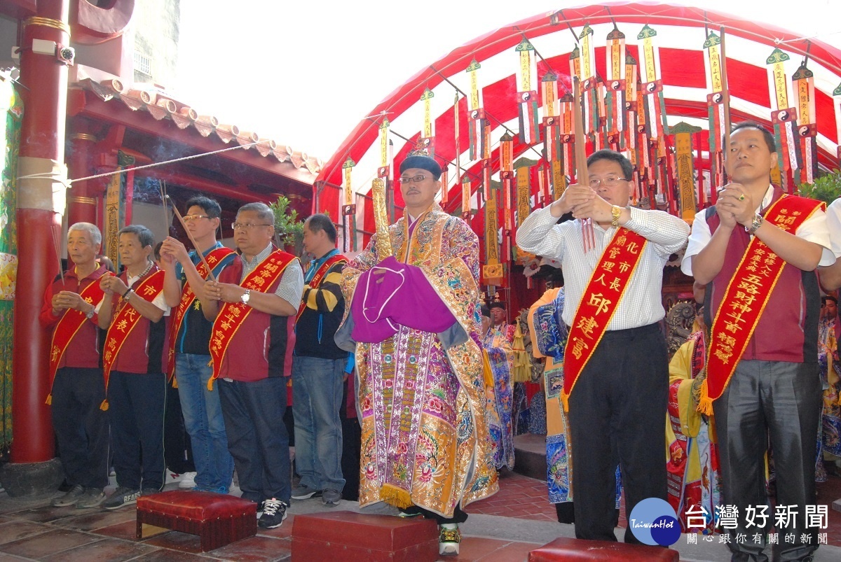 關帝廟入火安座大典祭典由管理人市長邱建富(右2)主祭。