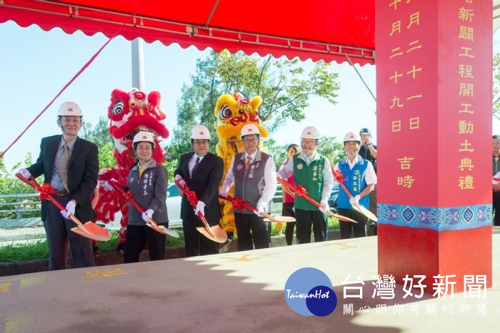 桃園市長鄭文燦前往大園客運園區,出席「桃園市客運園區至機場聯絡道路新闢工程開工動土典禮」