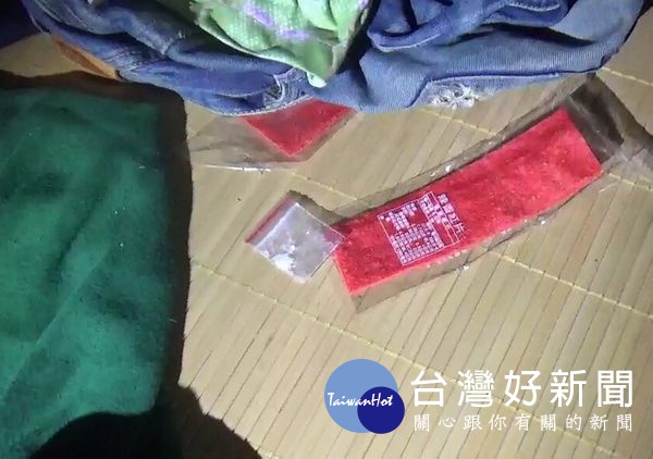 北港警方宣示掃毒決心,積極佈線訪查,逮獲遭地檢署發布拘提的毒蟲,並起獲二級毒品安非他命。(記者陳昭宗拍攝)