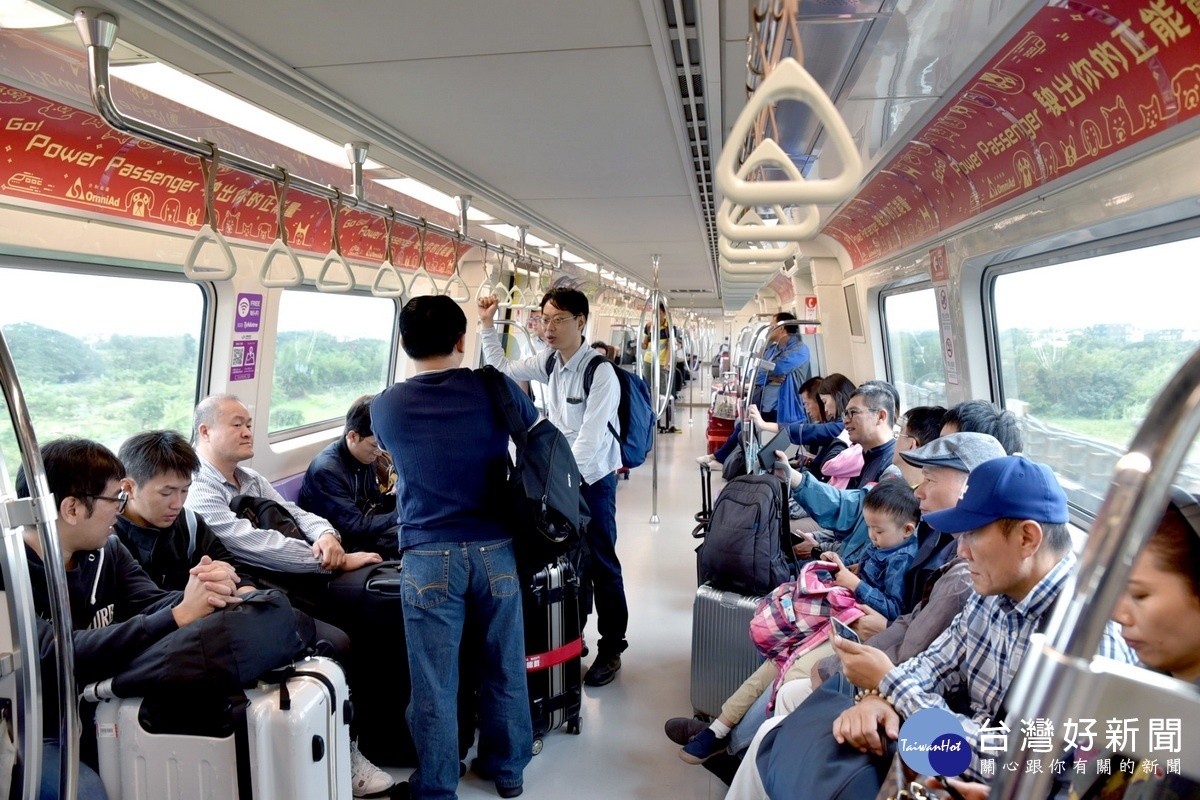 桃園機場捷運推出多元優惠運量成效顯著,日均量增8,200人次運量成長14%。