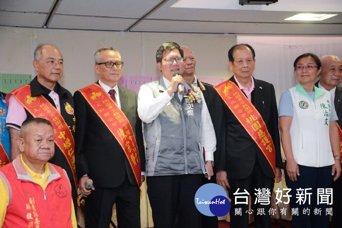 鄭市長表示,市府會持續支持各廟宇舉辦各種文化慶典,也規劃成立「宗教事務諮詢委員會」,協助輔導廟宇土地建物合法化