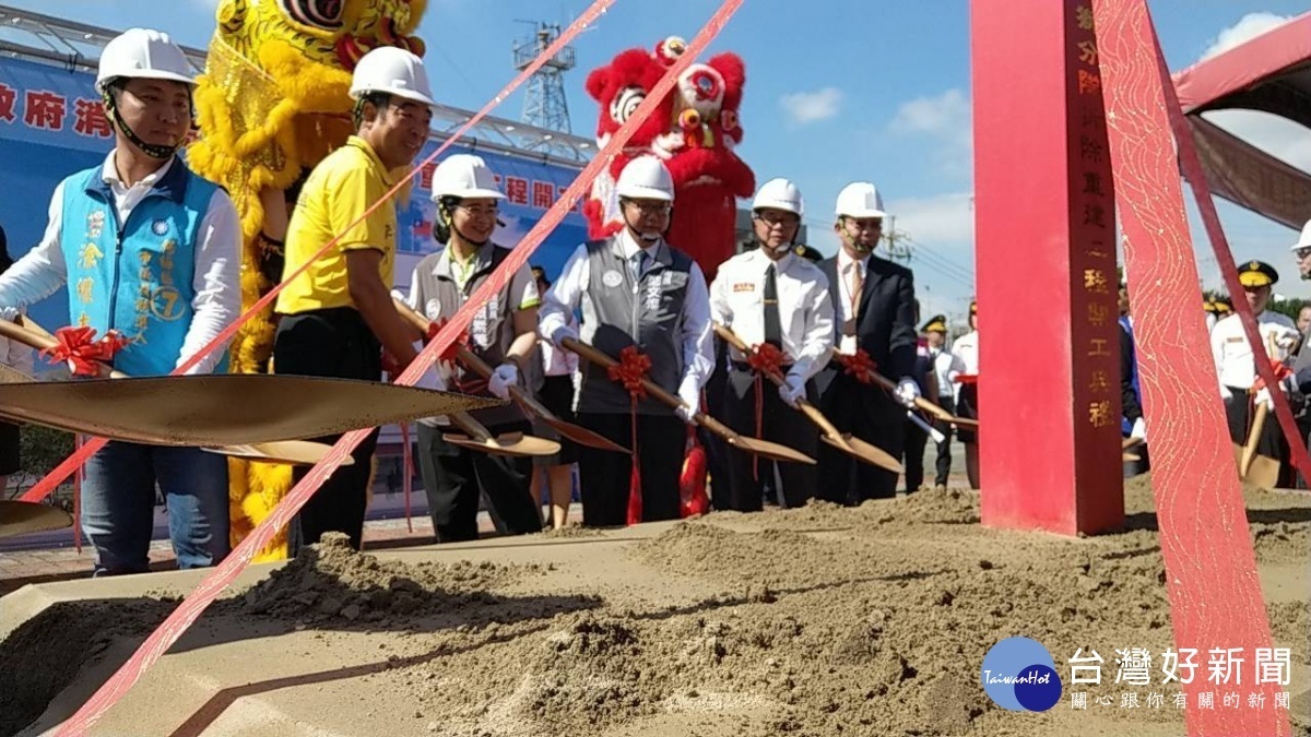 桃園市長鄭文燦前往楊梅區,出席「桃園市政府消防局幼獅分隊拆除重建工程開工典禮」