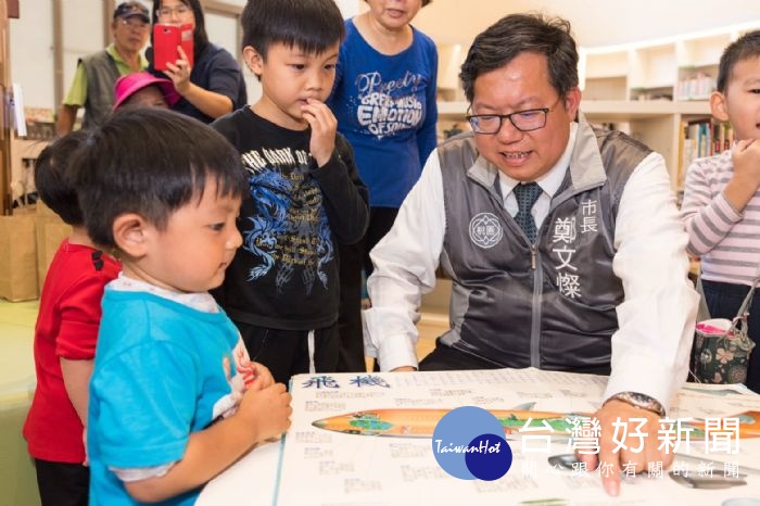 桃園市長鄭文燦前往龍潭區,出席「桃園市立圖書館龍潭分館暨鄧雨賢台灣音樂紀念館」試營運啟用典禮