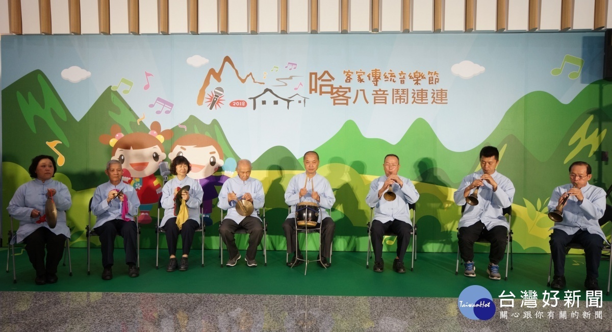 袁明瑛團長帶領的和成八音團帶來精彩的開場表演,將活動現場炒熱氣氛