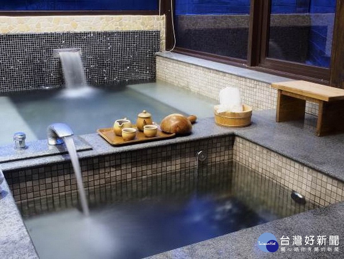 馥麗溫泉大飯店推出溫泉季暖心泡湯專案。