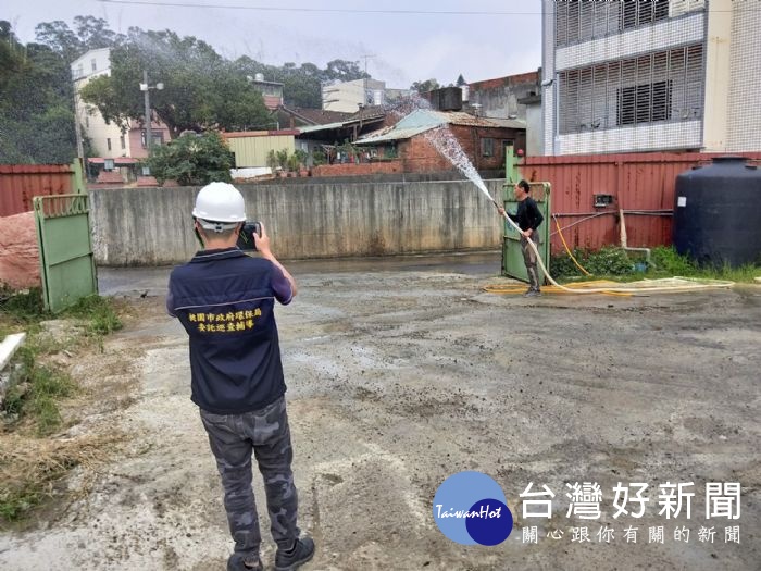 營建工地裸露地灑水減少揚塵