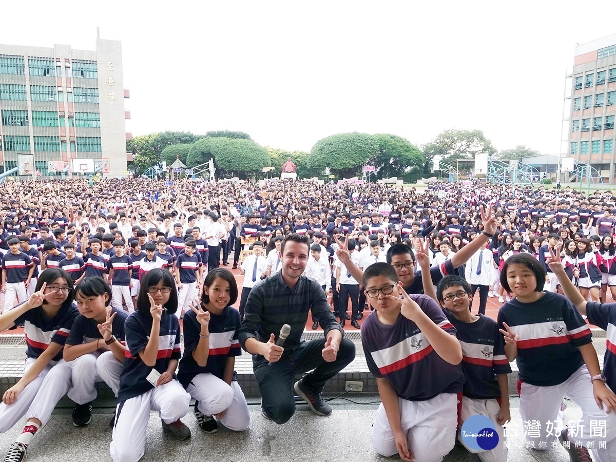 開南大學交換生與治平高中師生大合照