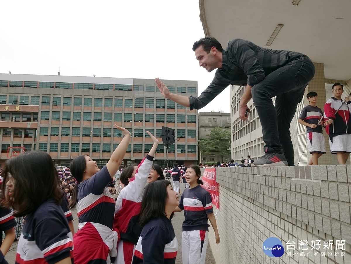 開南大學交換生與治平高中學生互動交流