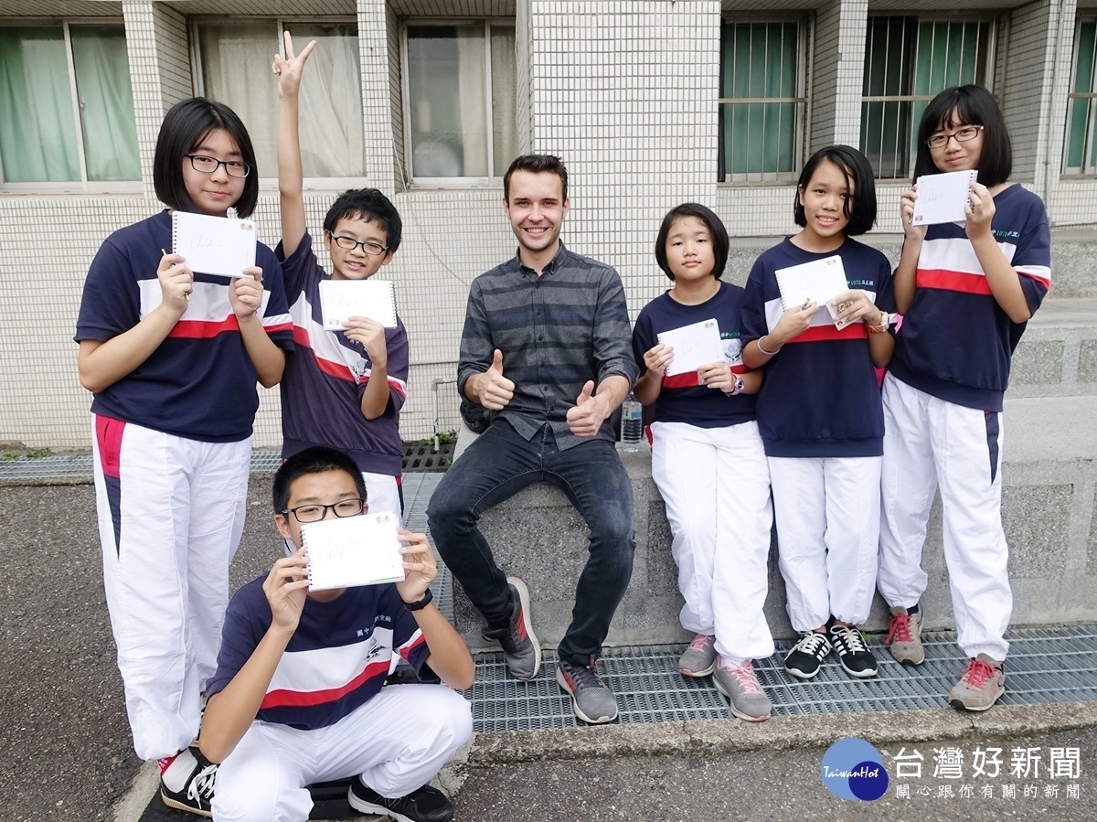 開南大學交換生與治平高中學生互動交流