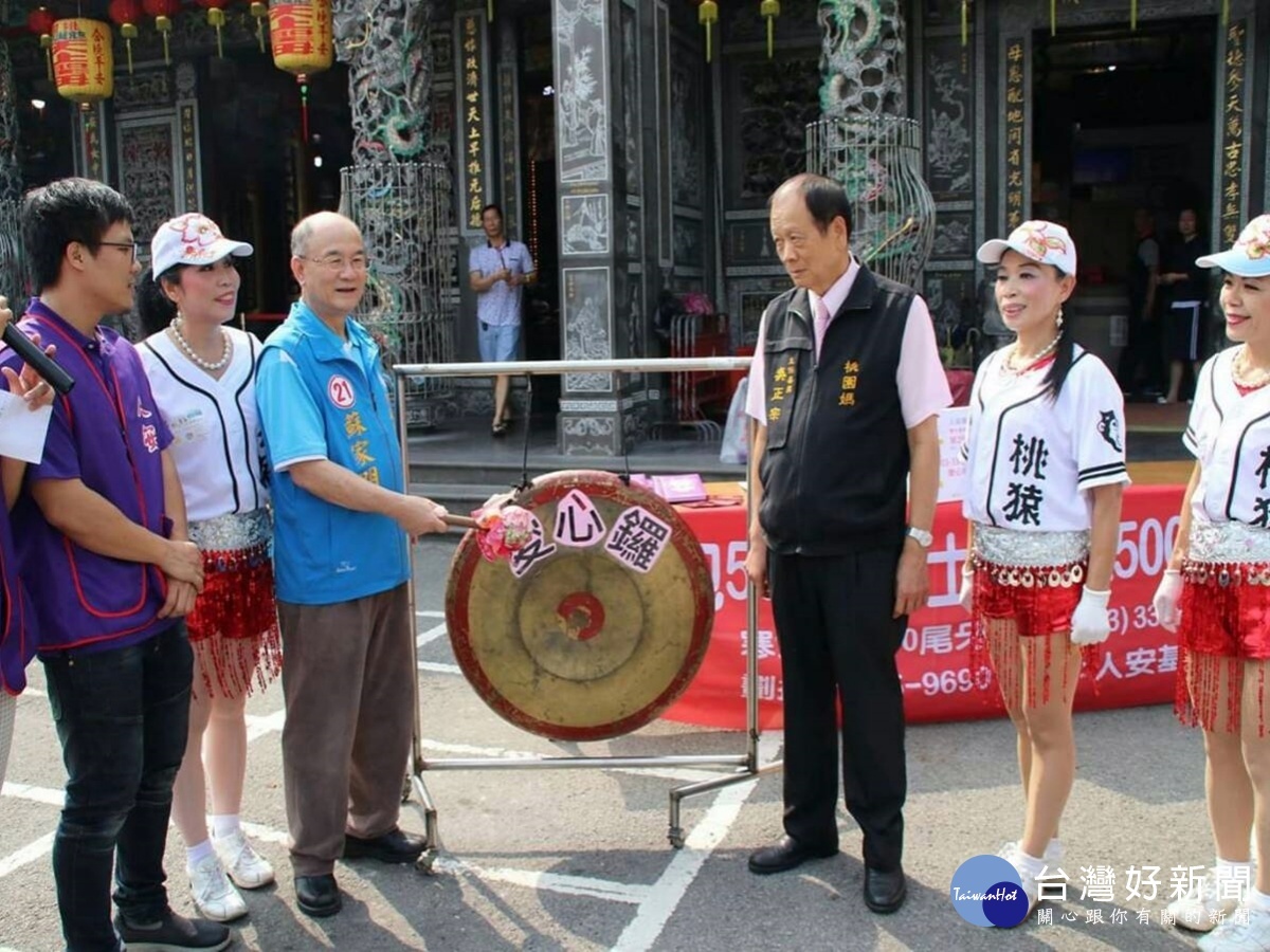 不老裙襬 搖出桃園大團圓