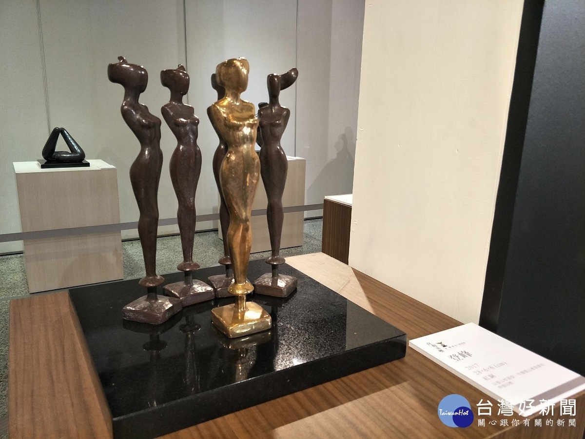 黃輝雄老師雕塑作品。圖/記者鄧富珍攝