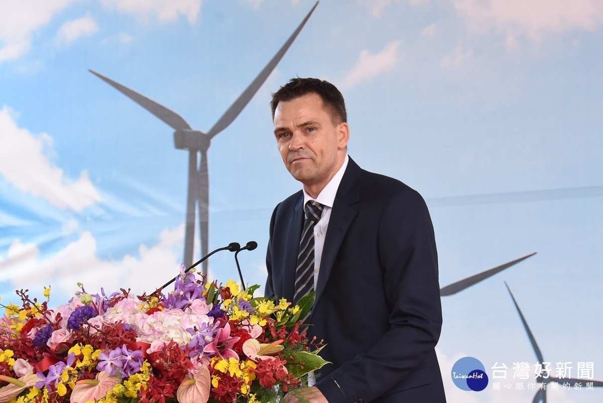 沃旭能源（Ørsted）區域運維經理克勞斯在風電供應媒合平台招商大會上致詞。