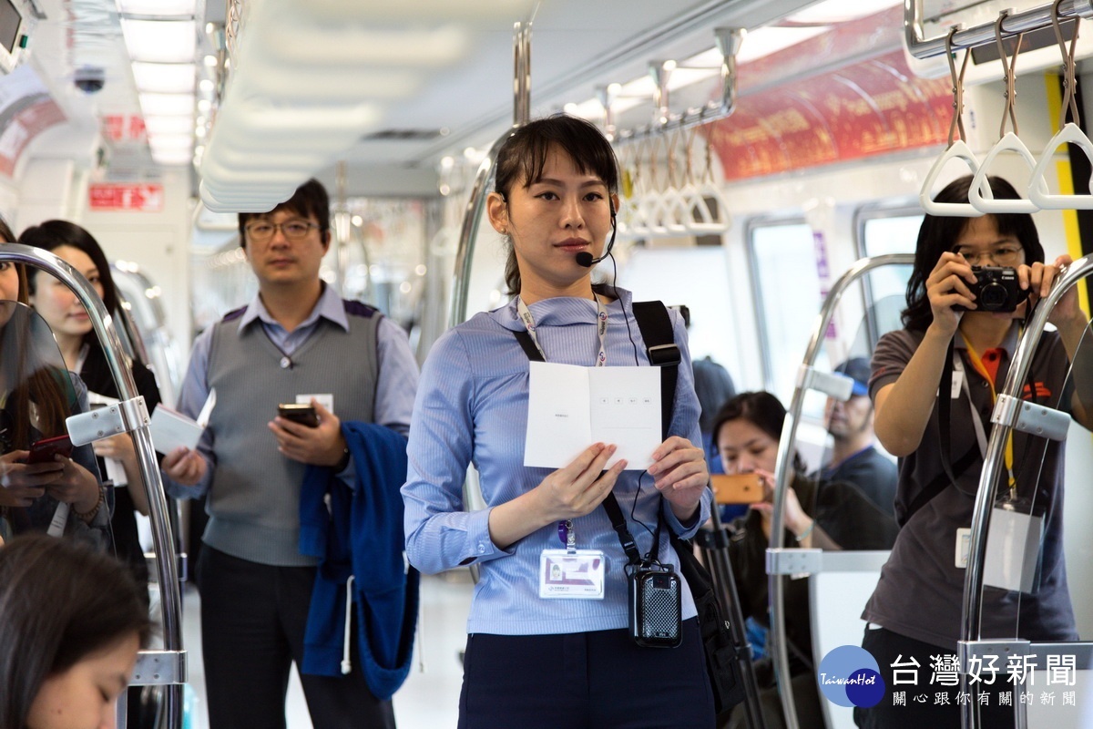 全球首齣機場捷運列車沉浸式戲劇《過站不下的心理時間》，將演出城市中移動與鄉愁的故事。