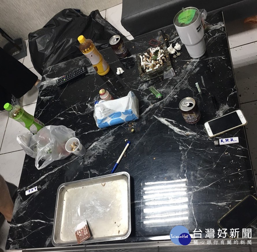 現場查扣K他命約500公克、小惡魔毒品咖啡包47包,疑為販毒贓款30萬元