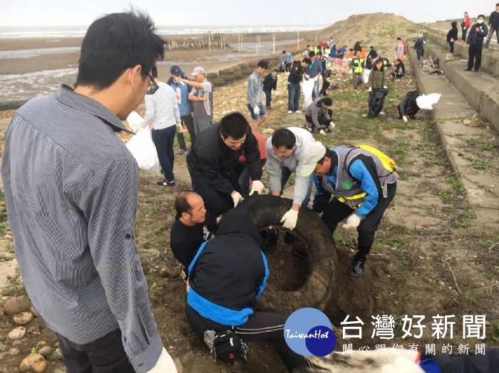 大園區圳頭里淨灘 200人守護桃園海岸