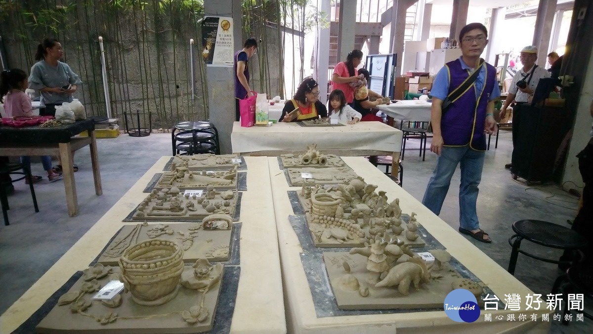 家庭陶藝趣味造型競賽-展現的可愛作品。〈記者吳素珍攝〉