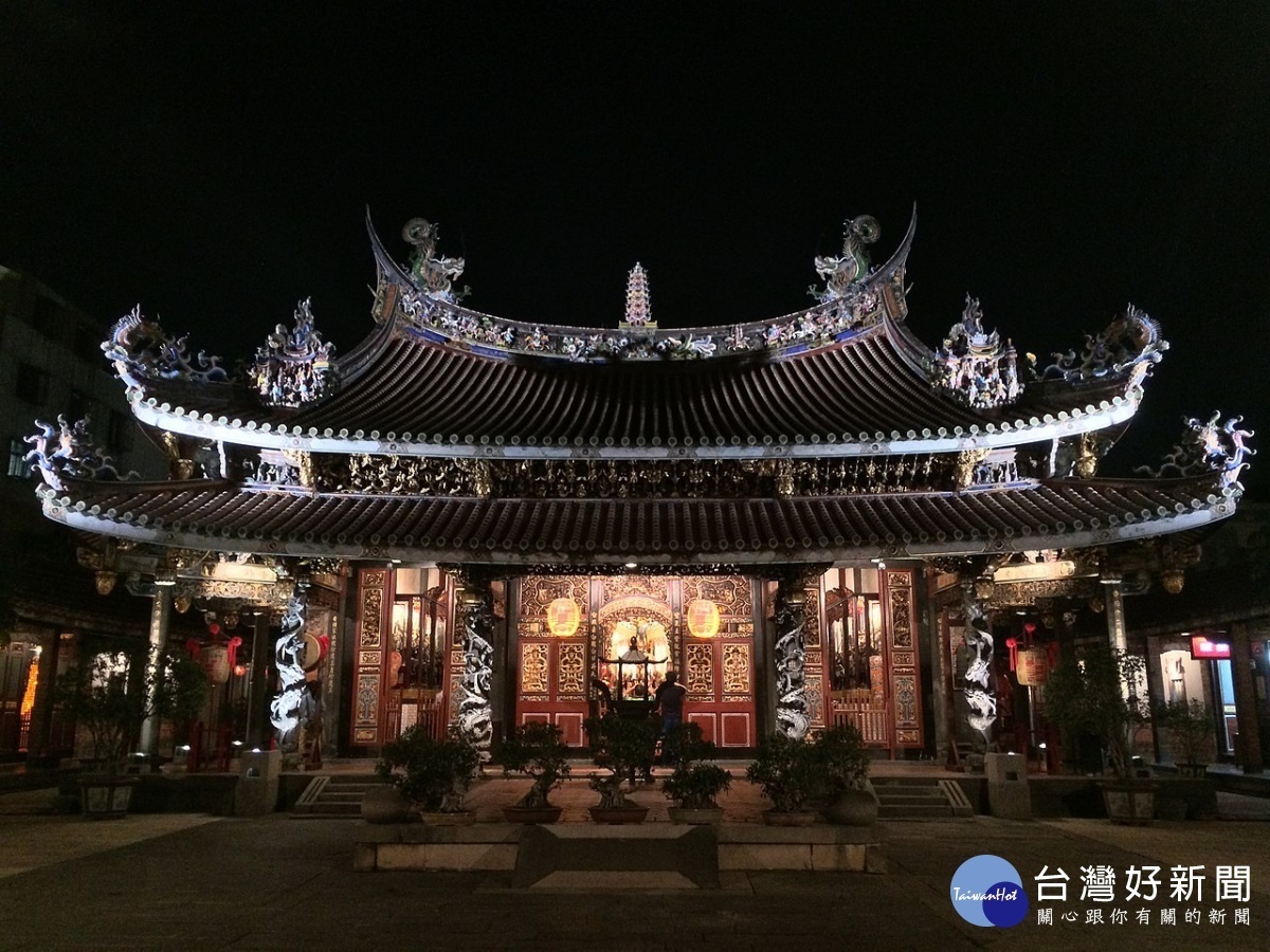 大龍峒保安宮重建於清朝嘉慶九年(1804年),已有214年歷史,現仍留存諸多重建時的石柱、石雕、石獅等原物。(圖/Wikipedia)