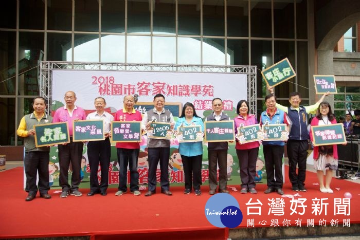 桃園各區開設7大類課程,共計402班(場、梯次),參與人數近1萬3,000人次。