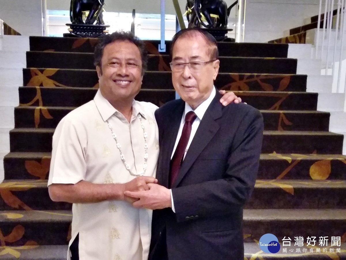 帛琉雷蒙傑索總統與開南大學創辦人林清波相見歡