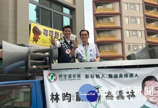 環保署署長李應元返回故鄉雲林為第六選區議員候選人林昀蔚站台背書,展現林昀蔚的好人緣和實力。(記者陳昭宗拍攝)