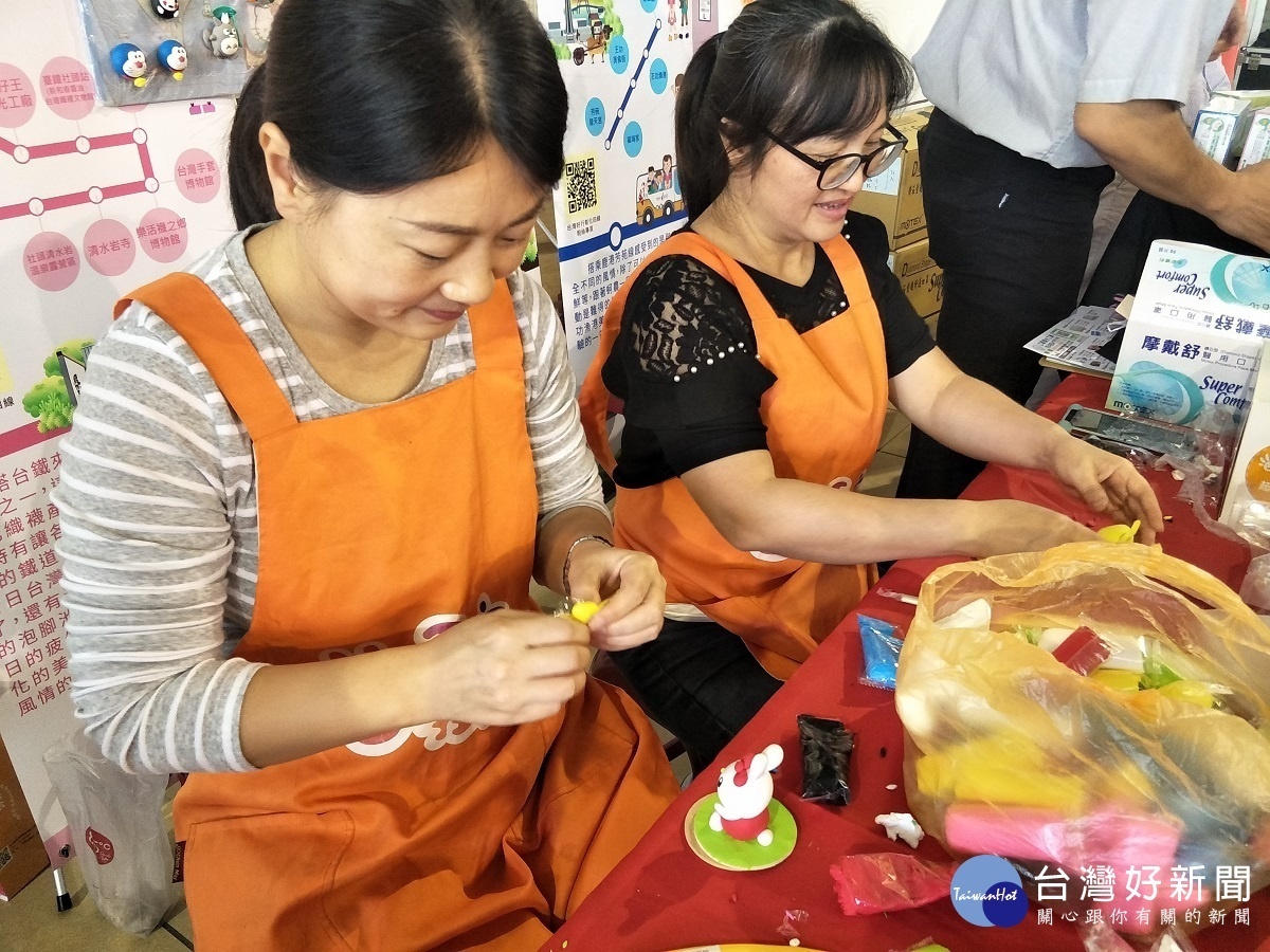 巫家捏麵館，捏麵創作。圖／記者鄧富珍攝