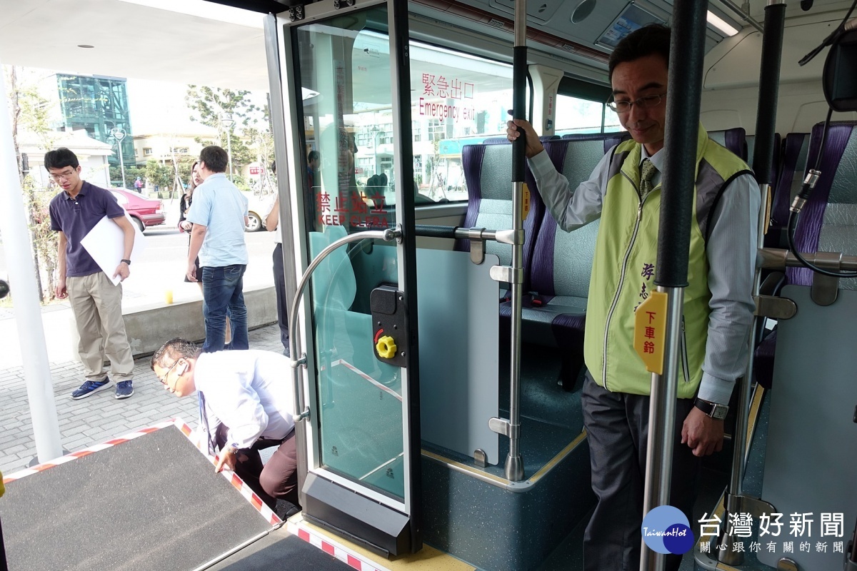 電動公車_低地板無障礙電動公車