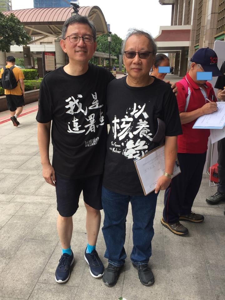 台大王明鉅醫師（左）與清華大學原子科學院李敏院長（右）呼籲民眾勿信假消息，請同意公投第十六案支持以核養綠。（圖／清華大學原子科學院院長李敏）