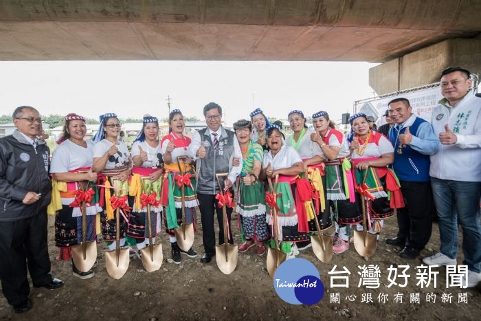 桃園市長鄭文燦,出席「大園區台61快速道路橋下空間活化利用工程動土典禮」