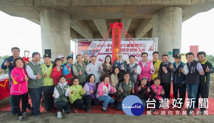 桃園市政府秘書長李憲明,出席「平鎮區台66線快速道路橋下空間活化利用工程動土典禮」