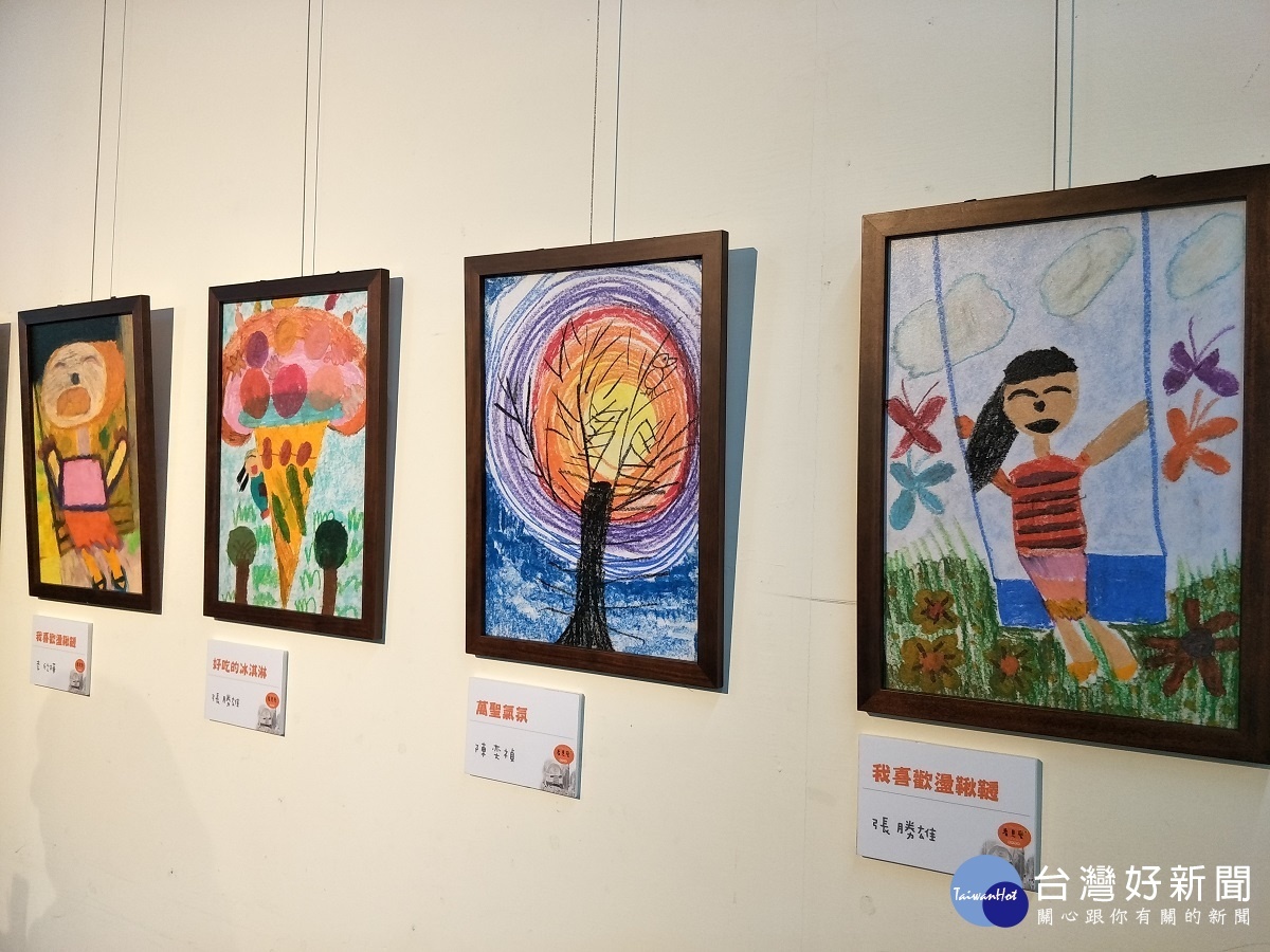 「看見愛」滿滿的感恩創作聯展。圖/記者鄧富珍攝