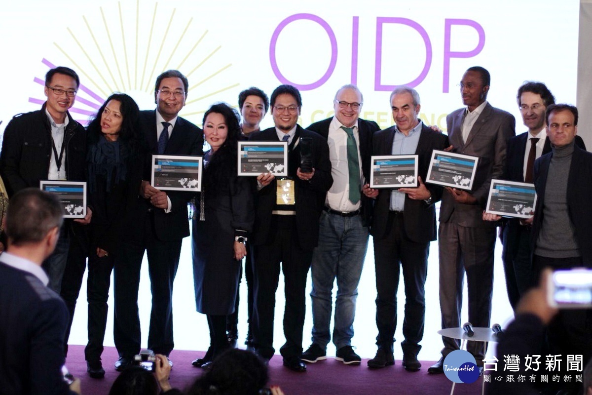 桃園市政府勞動局於西班牙巴塞隆納獲IOPD頒發「公民參與最佳實踐獎」。