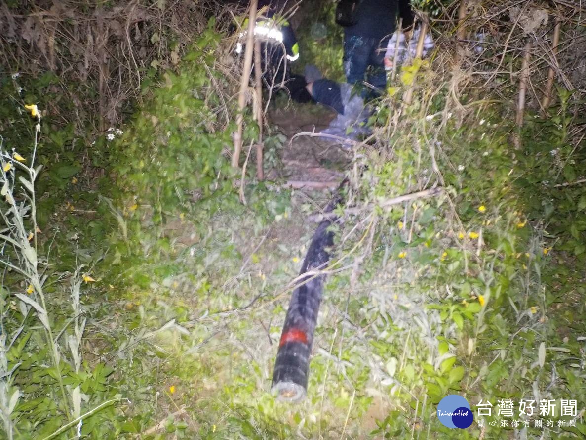 楊梅警方查緝唐姓、陳姓竊嫌到案,起出數十公斤電纜線,訊後依加重竊盜罪嫌送辦。