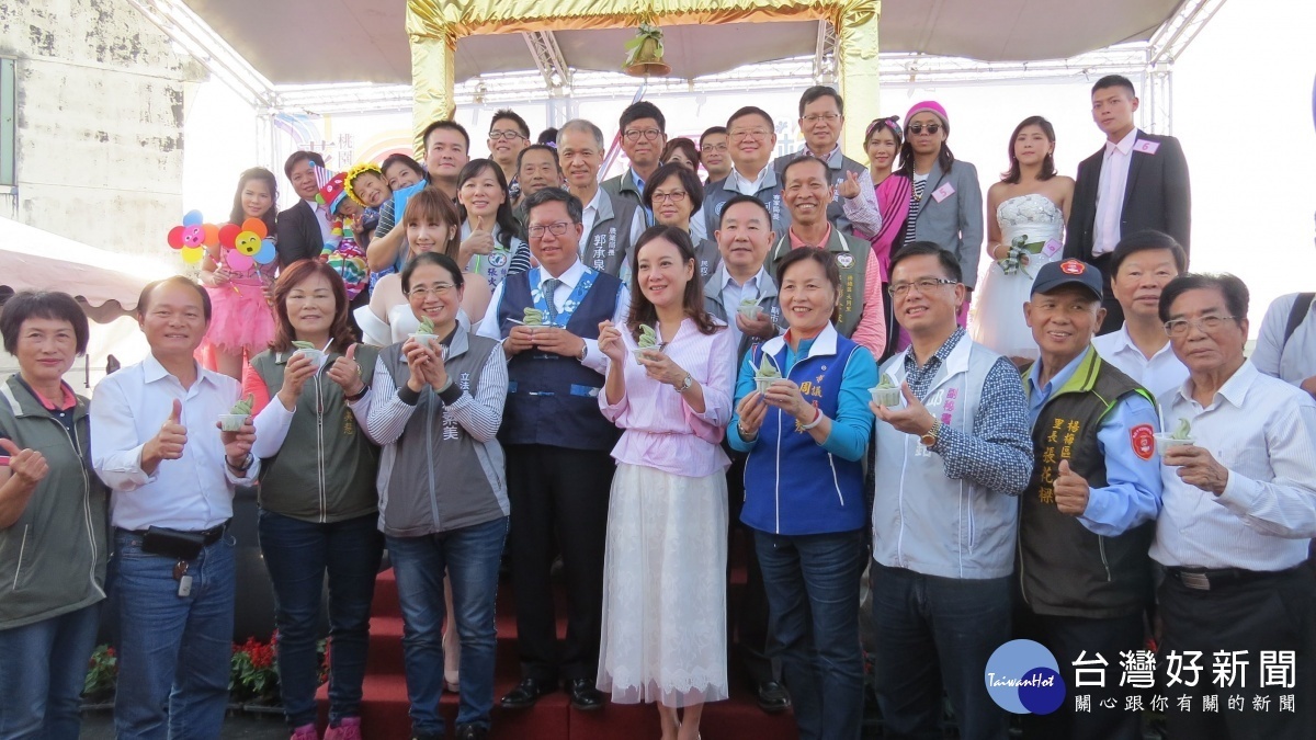 桃園市長鄭文燦出席桃園第4屆花彩節楊梅場啟動儀式。