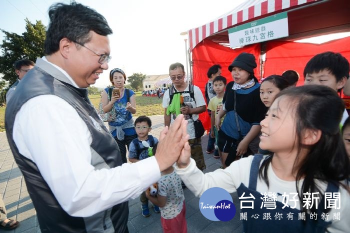 桃園市長鄭文燦前往桃園區虎頭山環保公園，出席「桃園市107年漫遊虎頭山低碳樂活趣」。