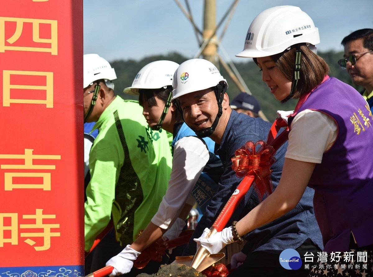 新北市立美術館4日上午在三鶯藝術村正式動土,市長朱立倫及劉美芳、林金結、黃永昌、洪佳君、林銘仁等多位議員出席開工祝禱儀式 。(圖/記者黃村杉攝)